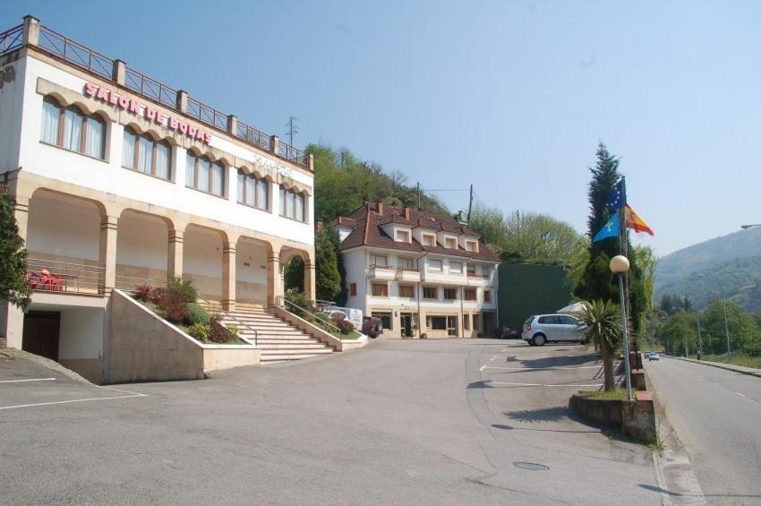 Hotel Penagrande Cangas De Narcea Bagian luar foto