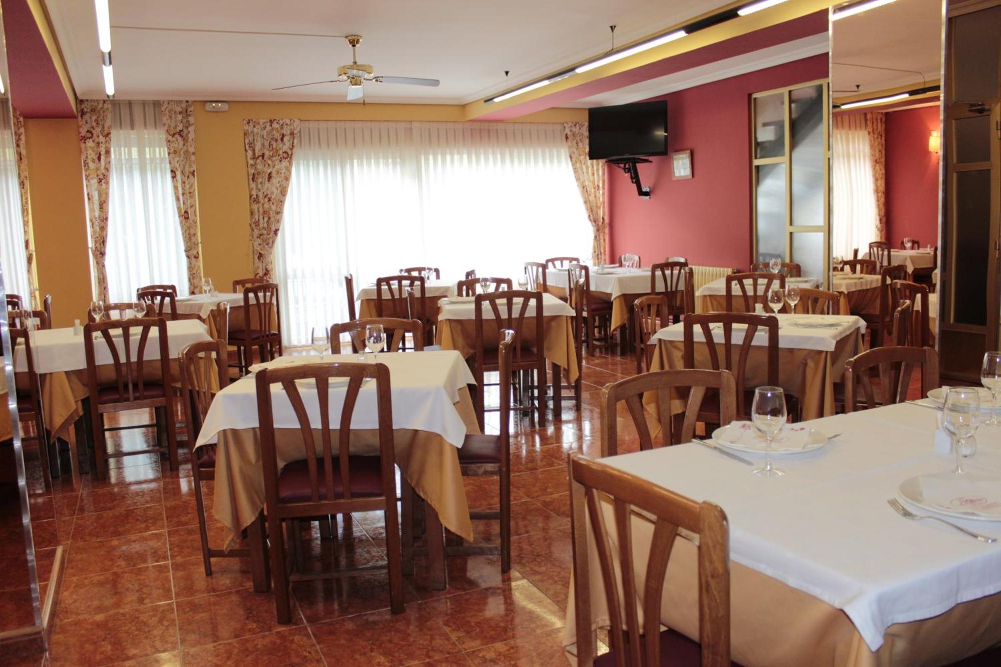 Hotel Penagrande Cangas De Narcea Bagian luar foto