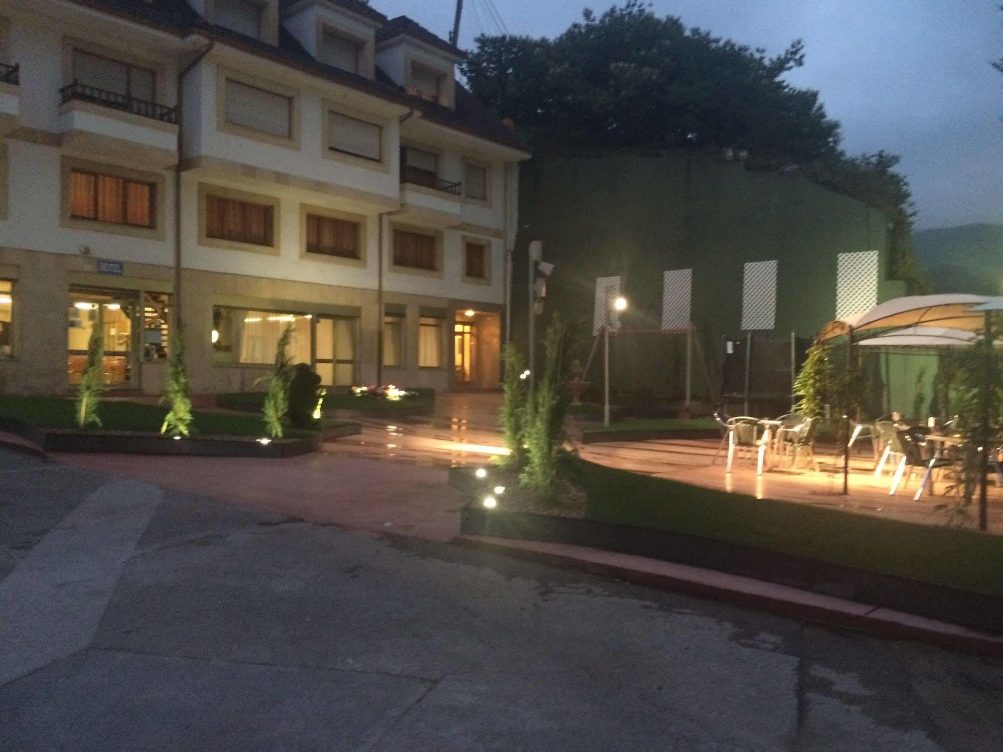 Hotel Penagrande Cangas De Narcea Bagian luar foto