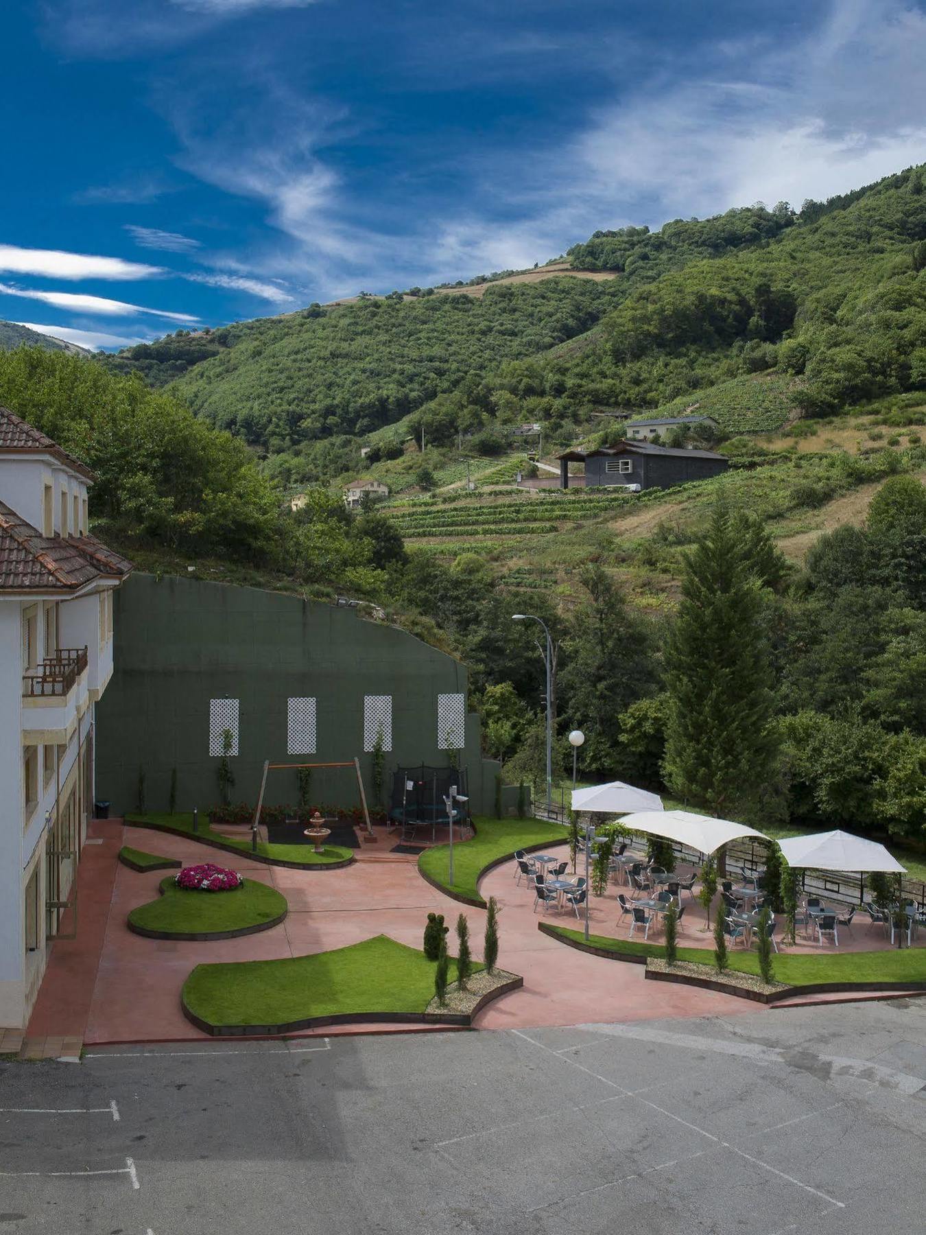 Hotel Penagrande Cangas De Narcea Bagian luar foto