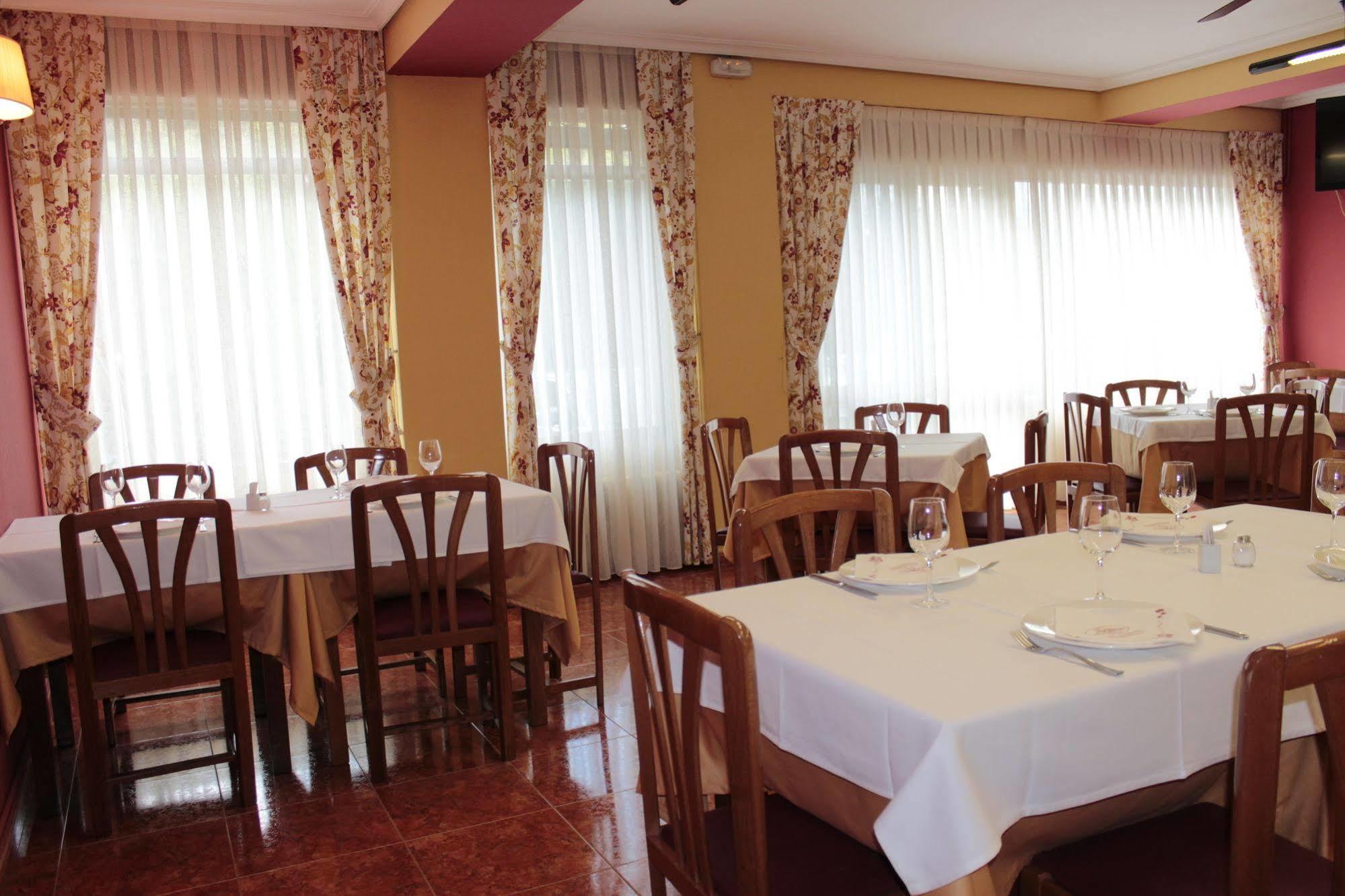 Hotel Penagrande Cangas De Narcea Bagian luar foto