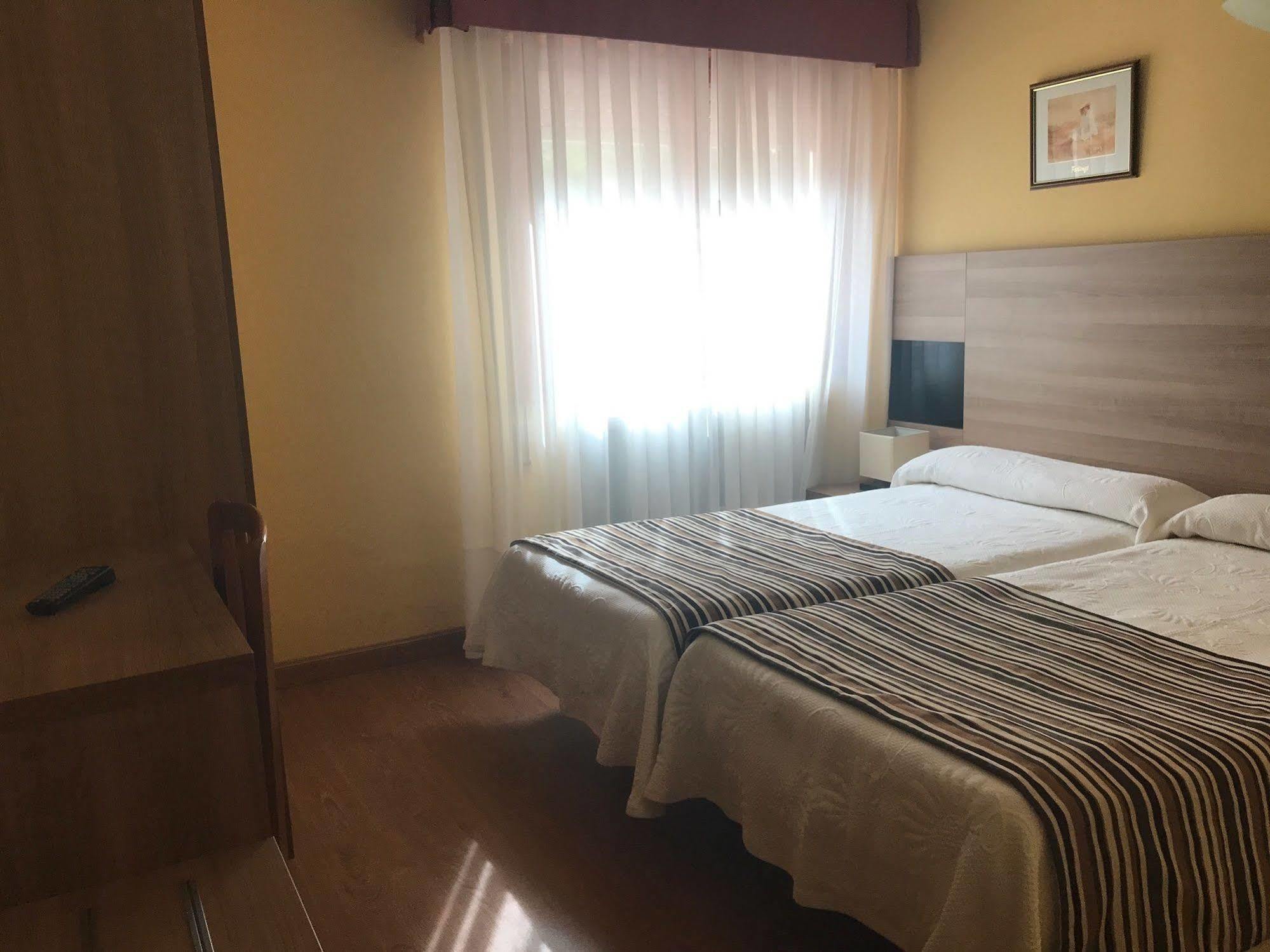 Hotel Penagrande Cangas De Narcea Bagian luar foto