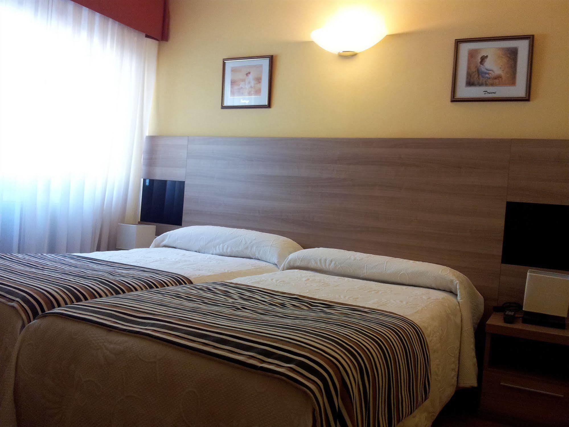 Hotel Penagrande Cangas De Narcea Bagian luar foto