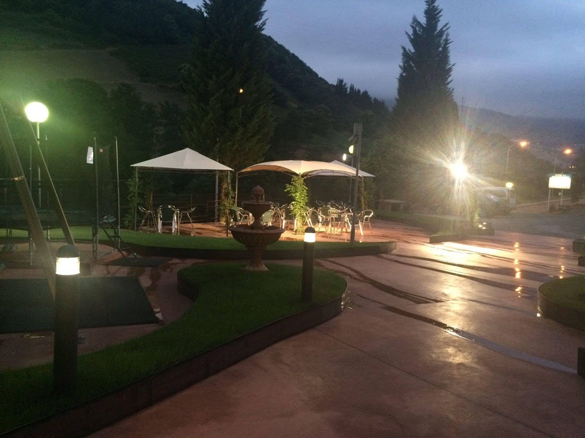 Hotel Penagrande Cangas De Narcea Bagian luar foto