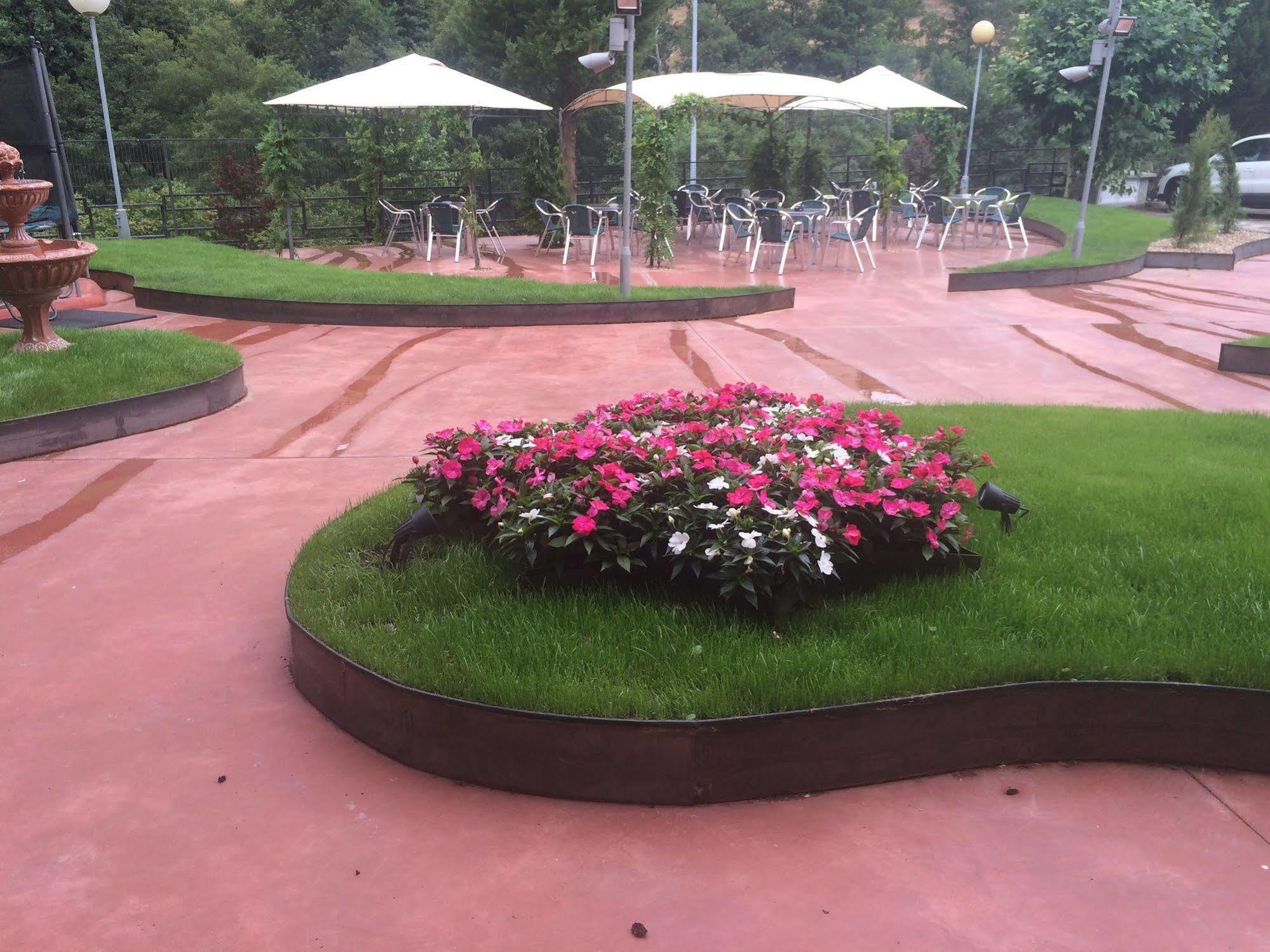 Hotel Penagrande Cangas De Narcea Bagian luar foto